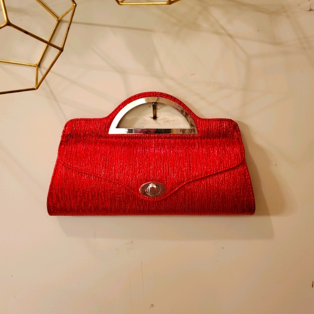 Red clutch